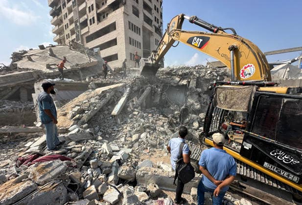 Palestinian Civil Defense Teams Recover Remains From Gaza Rubble Palestinian Civil Defense teams recover the remains of members of the Gharbiya and al-Shawa families during search operations beneath the rubble of a home destroyed in an Israeli airstrike during the war in the al-Rimal neighborhood of Gaza City, on August 15, 2026. Search and recovery operations continued for a third consecutive day with limited resources in an effort to retrieve additional bodies trapped beneath the rubble. Photo by Mekael Bhar apaimages Gaza city Gaza Strip Palestinian Territory 150826_Gaza_MB_00(14) Copyright: xapaimagesxMekaelxBharx xapaimagesx