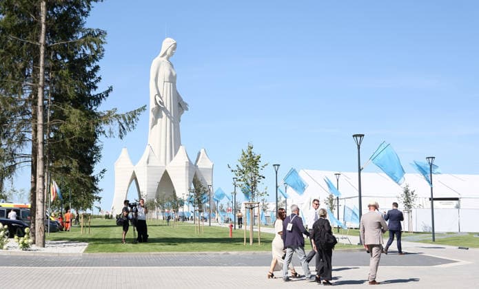 Highest Virgin Mary statue in Europe unveiled Photo: Adam Burakowski East News Ceremony of the unveiling and consecration of the Monument to Our Lady of Mercy on August 15, 2026 in the village of Konotopie near Torun in north-central Poland. The monument, whose height reaches 55,6 metres, was privately financed by the Polish entrepreneur and stock market investor Roman Karkosik. This is the highest Virgin Mary statue in Europe and second highest in the world. EN_01682639_0015 