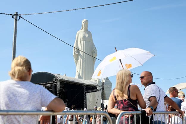 Highest Virgin Mary statue in Europe unveiled Photo: Adam Burakowski East News Ceremony of the unveiling and consecration of the Monument to Our Lady of Mercy on August 15, 2026 in the village of Konotopie near Torun in north-central Poland. The monument, whose height reaches 55,6 metres, was privately financed by the Polish entrepreneur and stock market investor Roman Karkosik. This is the highest Virgin Mary statue in Europe and second highest in the world. EN_01682639_0017 