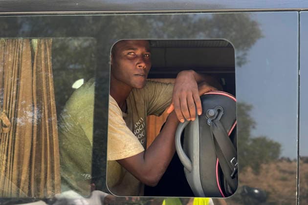 News Bilder des Tages Groups of people are being transported by bus after being intercepted by Moroccan security forces after an attempt by dozens of sub-Saharan migrants—who had gathered on Castillejos, Morocco—to gain mass entry into Spain, 15 August 2026. Moroccan security sources told that the incident took place in a mountainous area on the outskirts of Castillejos, southwest of Ceuta. Morocco stop attempt by hundreds of sub-Saharan migrants to reach Ceuta !ACHTUNG: NUR REDAKTIONELLE NUTZUNG!  Copyright: xMohamedxSialix GRAF390 20260815-55021151082_1