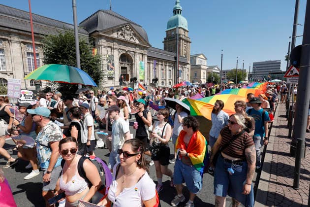 CSD Darmstadt 2026 15.08.2026 Herzstück zum Christopher Street Day 2026 in Darmstadt ist die Demonstration veranstaltet von Vielbunt e. V. unter dem Motto ZEIG DICH FÜR UNS ALLE durch die Innenstadt für die Vielfalt von sexueller und geschlechtlicher Identität Darmstadt Hessen Deutschland *** CSD Darmstadt 2026 August 15, 2026 The centerpiece of Christopher Street Day 2026 in Darmstadt is the march organized by Vielbunt e.V. under the slogan SHOW YOURSELF FOR ALL OF US, which will wind through the city center in support of sexual and gender diversityDarmstadt, Hesse, Germany
