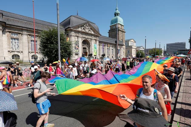 CSD Darmstadt 2026 15.08.2026 Herzstück zum Christopher Street Day 2026 in Darmstadt ist die Demonstration veranstaltet von Vielbunt e. V. unter dem Motto ZEIG DICH FÜR UNS ALLE durch die Innenstadt für die Vielfalt von sexueller und geschlechtlicher Identität Darmstadt Hessen Deutschland *** CSD Darmstadt 2026 August 15, 2026 The centerpiece of Christopher Street Day 2026 in Darmstadt is the march organized by Vielbunt e.V. under the slogan SHOW YOURSELF FOR ALL OF US, which will wind through the city center in support of sexual and gender diversityDarmstadt, Hesse, Germany