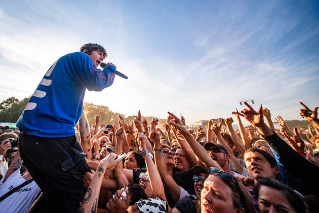 Turnstile live at Syd For Solen 2026 Copenhagen, Denmark. 14th, August 2026. The American hardcore punk band Turnstile performs a live concert during the Danish music festival Syd For Solen 2026 in Copenhagen. Here vocalist Brendan Yates is seen among the fans at front row. Denmark, Copenhagen  Copyright: xGonzalesxPhoto RolfxMeldgaardx