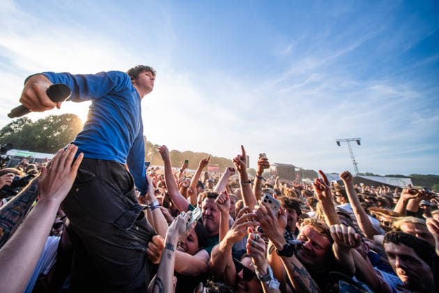 Turnstile live at Syd For Solen 2026 Copenhagen, Denmark. 14th, August 2026. The American hardcore punk band Turnstile performs a live concert during the Danish music festival Syd For Solen 2026 in Copenhagen. Here vocalist Brendan Yates is seen among the fans at front row. Denmark, Copenhagen  Copyright: xGonzalesxPhoto RolfxMeldgaardx
