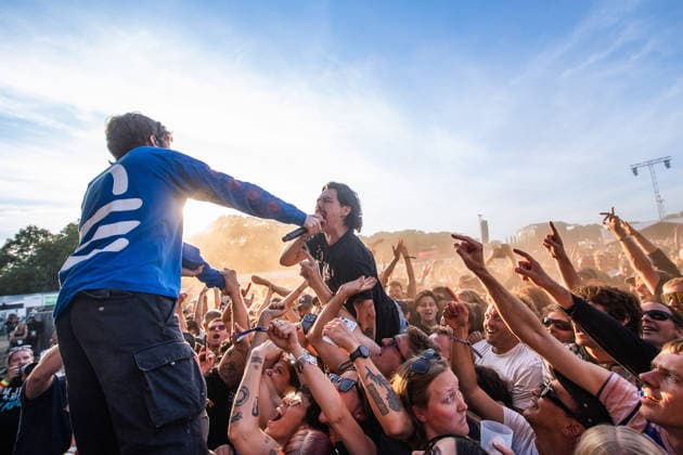 Turnstile live at Syd For Solen 2026 Copenhagen, Denmark. 14th, August 2026. The American hardcore punk band Turnstile performs a live concert during the Danish music festival Syd For Solen 2026 in Copenhagen. Here vocalist Brendan Yates is seen among the fans at front row. Denmark, Copenhagen  Copyright: xGonzalesxPhoto RolfxMeldgaardx