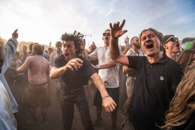 Turnstile live at Syd For Solen 2026 Copenhagen, Denmark. 14th, August 2026. Concert goers seen in a dusty mosh pit at a live concert with the American hardcore punk band Turnstile during the Danish music festival Syd For Solen 2026 in Copenhagen. Denmark, Copenhagen  Copyright: xGonzalesxPhoto RolfxMeldgaardx