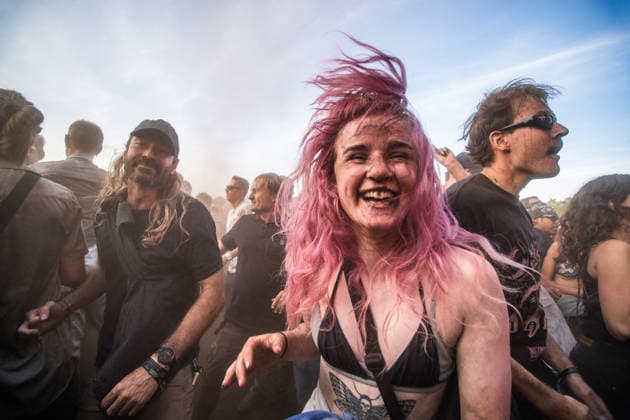 Turnstile live at Syd For Solen 2026 Copenhagen, Denmark. 14th, August 2026. Concert goers seen in a dusty mosh pit at a live concert with the American hardcore punk band Turnstile during the Danish music festival Syd For Solen 2026 in Copenhagen. Denmark, Copenhagen  Copyright: xGonzalesxPhoto RolfxMeldgaardx