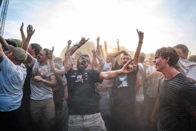 Turnstile live at Syd For Solen 2026 Copenhagen, Denmark. 14th, August 2026. Concert goers seen in a dusty mosh pit at a live concert with the American hardcore punk band Turnstile during the Danish music festival Syd For Solen 2026 in Copenhagen. Denmark, Copenhagen  Copyright: xGonzalesxPhoto RolfxMeldgaardx