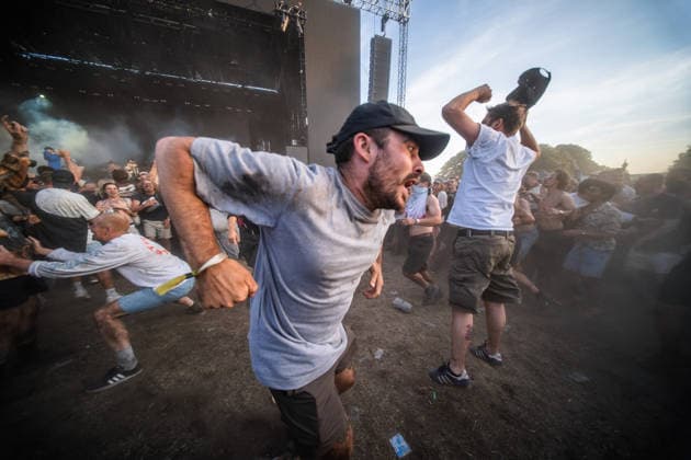 Turnstile live at Syd For Solen 2026 Copenhagen, Denmark. 14th, August 2026. Concert goers seen in a dusty mosh pit at a live concert with the American hardcore punk band Turnstile during the Danish music festival Syd For Solen 2026 in Copenhagen. Denmark, Copenhagen  Copyright: xGonzalesxPhoto RolfxMeldgaardx