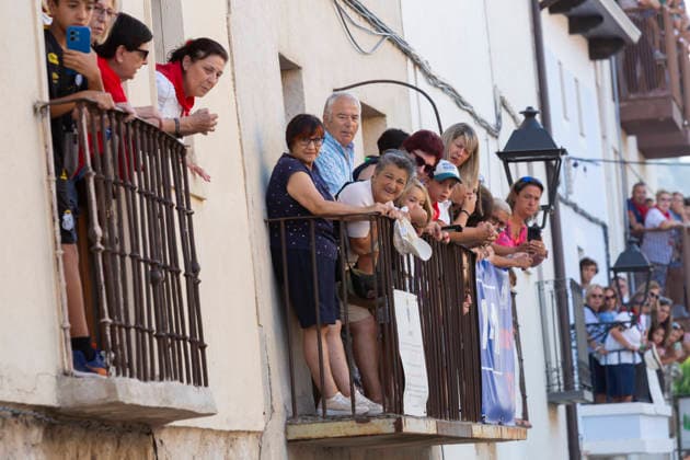 August 15, 2026, Penafiel, Valladolid, USA: Villagers gather for the running of the bulls (encierro) at the Fiestas de Nuestra Senora y San Roque in Penafiel, Spain on Saturday, August 15, 2026. The annual festival, taking place this year on August 14-18, includes traditional processions, bullfighting and lively celebrations. Penafiel USA - ZUMAg235 20260815_zap_g235_003 Copyright: xPaulxChristianxGordonx