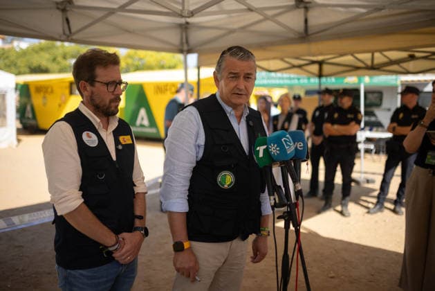 Antonio Sanz Provides an Update on the Huelva Wildfire at the PMA in Niebla. The First Vice President and Minister of the Presidency, Health, and Emergencies, Antonio Sanz, addresses the media. On August 15, 2026, in Niebla, Huelva, Andalusia, Spain. The First Vice President and Minister of the Presidency, Health, and Emergencies, Antonio Sanz, addresses the media at the Forward Command Post for the fire in Niebla, Huelva. His briefing provides information on the fire’s progress and the status of the emergency response deployed in the area. August 15, 2026, Huelva, Andalusia, Spain Huelva, Andalusia, Spain Spain  Copyright: xClaraxCarrascox 7715241