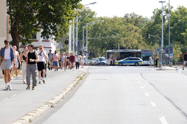 CSD Darmstadt 2026 15.08.2026 Herzstück zum Christopher Street Day 2026 in Darmstadt ist die Demonstration veranstaltet von Vielbunt e. V. unter dem Motto ZEIG DICH FÜR UNS ALLE durch die Innenstadt für die Vielfalt von sexueller und geschlechtlicher Identität hier umfangreiche Sicherungs- und Absperrmassnahmen für einen schadensfreien Ablauf Darmstadt Hessen Deutschland *** CSD Darmstadt 2026 August 15, 2026 The centerpiece of Christopher Street Day 2026 in Darmstadt is the march organized by Vielbunt e.V. under the slogan SHOW YOURSELF FOR ALL OF US, which will wind through the city center in support of sexual and gender diversity. Extensive security and crowd-control measures will be in place to ensure the event proceeds without