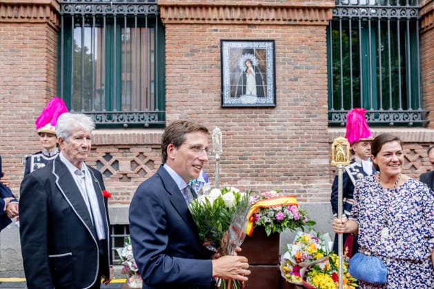 Events in Honor of the Virgin of La Paloma in Madrid: Madrid Mayor José Luis Martínez Almeida during the floral offering at the Church of the Virgin of La Paloma on August 15, 2026, in Madrid, Spain. The Fiestas de la Paloma, or Verbena de la Paloma, is a summer celebration in honor of the Virgin of La Paloma, originally held in the historic Calatrava neighborhood, near Toledo Street and Cebada Square, in the central district of Madrid. The Virgin of La Paloma is considered the popular patron saint of the capital. AUGUST 15, 2026 PALOMA VIRGIN OF LA PALOMA MASS OFFERING Madrid Madrid, Spain  Copyright: xRicardoxRubiox 7715274
