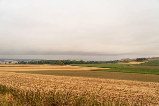 Waldbrand in NRW 15.08.2026: Waldbrand in Süd NRW, Kreis Euskirchen, Kall, NRW, Deutschland Bild: Dichte Rauchschwaden über dem Kreis Euskirchen heranziehen von dem Waldbrand in Hürtgenwald aber auch von dem Waldbrand im Hohen Venn Belgien Kall NRW Deutschland *** Forest Fire in North Rhine-Westphalia, August 15, 2026 Forest fire in southern North Rhine-Westphalia, Euskirchen District, Kall, North Rhine-Westphalia, Germany Photo: Thick plumes of smoke rolling in over the Euskirchen District from the forest fire in Hürtgenwald as well as from the forest fire in the High Fens, Belgium; Kall, North Rhine-Westphalia, Germany
