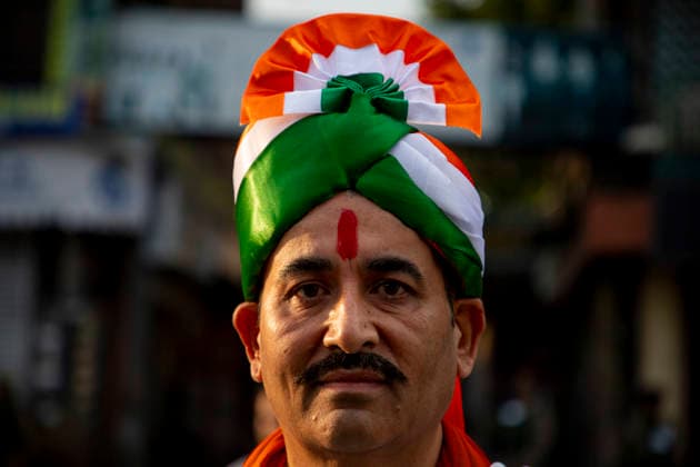 India Celebrates 80th Independence Day In Kashmir, India - 15 Aug 2026 An Indian man waring turba bearing Indian national flag during celebrations marking India’s 80th Independence Day in Srinagar, the summer capital of Jammu and Kashmir. The ceremony included the unfurling of the national flag, a ceremonial parade and cultural performances. Srinagar India Copyright: xFaisalxBashirx xSOPAxImagesx 33IDAYKASHMIR2026
