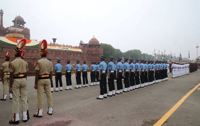 NEW DELHI, INDIA - AUGUST 15: A contingent of Delhi Police personnel and , Air Force, Navy, Army during the 8oth Independence Day celebrations, at Red Fort on August 15, 2026 in New Delhi, India. For the first time, the national song, Vande Mataram , was rendered during the celebrations at the Red Fort. The National Anthem rendition was synchronised with the 21-gun salute by the gunners of the 1721 Field Battery (Ceremonial), utilising the indigenous 105mm Light Field Guns. PM Modi announced a nationwide initiative to provide free online coaching for competitive exams during his Independence Day address on August 15, 2026. The scheme aims to leverage India s digital infrastructure and top educators to ease the heavy financial burden privat