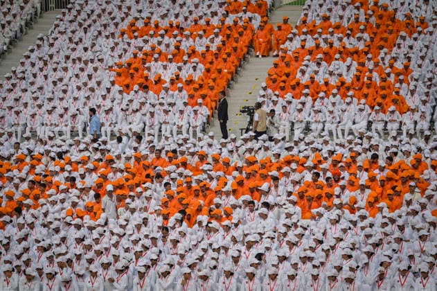 NEW DELHI, INDIA - AUGUST 15: Prime Minister Narendra Modi (C) interacts with school children after delivering his 80th Independence Day speech from he Red Fort on August 15, 2026 in New Delhi, India. For the first time, the national song, Vande Mataram , was rendered during the celebrations at the Red Fort. The National Anthem rendition was synchronised with the 21-gun salute by the gunners of the 1721 Field Battery (Ceremonial), utilising the indigenous 105mm Light Field Guns. PM Modi announced a nationwide initiative to provide free online coaching for competitive exams during his Independence Day address on August 15, 2026. The scheme aims to leverage India s digital infrastructure and top educators to ease the heavy financial burden p