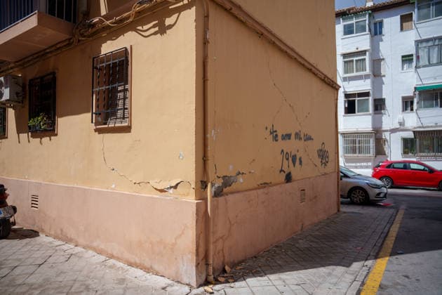 A magnitude 5 earthquake strikes Granada Impact of the magnitude 5 earthquake on buildings and homes in the city of Granada August 15, 2026, in Granada, Andalusia, Spain A magnitude 5 earthquake with its epicenter in the town of Alhendín shook the city of Granada and its metropolitan area early Saturday morning, causing no personal injuries but resulting in extensive property damage. The quake has forced the Regional Government of Andalusia to activate the emergency phase in response to the seismic risk. AUGUST 15, 2026 Francisco J. Granada, Andalusia, Spain Granada, Andalusia, Spain Spain  Copyright: xFranciscoxJ.xOlmox 7715355