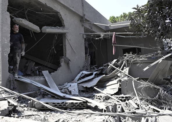 At least 11 killed in Israeli attack on southern Lebanon DEIR EZ-ZAHRANI, LEBANON - AUGUST 15: A view of the destruction after the Israeli airstrike on Deir ez-Zahrani, where at least 11 people were killed, in Lebanon on August 15, 2026. Houssam Shbaro Anadolu Deir ez-Zahrani Lebanon. Editorial use only. Please get in touch for any other usage.  Copyright: x2026xAnadoluxHoussamxShbarox