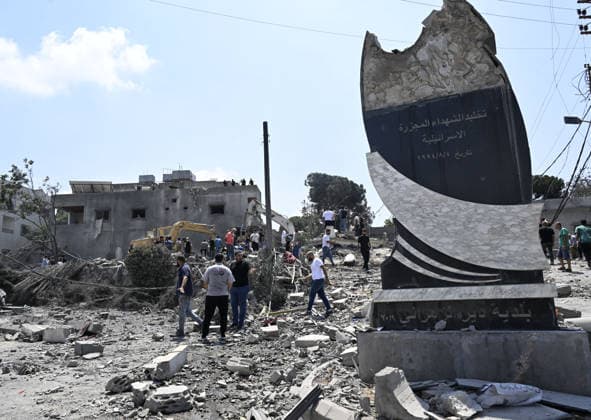 At least 11 killed in Israeli attack on southern Lebanon DEIR EZ-ZAHRANI, LEBANON - AUGUST 15: A view of the destruction after the Israeli airstrike on Deir ez-Zahrani, where at least 11 people were killed, in Lebanon on August 15, 2026. Houssam Shbaro Anadolu Deir ez-Zahrani Lebanon. Editorial use only. Please get in touch for any other usage.  Copyright: x2026xAnadoluxHoussamxShbarox