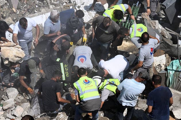 At least 11 killed in Israeli attack on southern Lebanon DEIR EZ-ZAHRANI, LEBANON - AUGUST 15: Search and rescue efforts continue after the Israeli airstrike on Deir ez-Zahrani, where at least 11 people were killed, in Lebanon on August 15, 2026. Houssam Shbaro Anadolu Deir ez-Zahrani Lebanon. Editorial use only. Please get in touch for any other usage.  Copyright: x2026xAnadoluxHoussamxShbarox