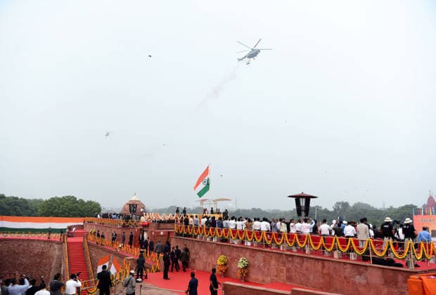 80th Independence Day celebrations at Red Fort New Delhi, Aug 15 (ANI): A view of the national flag hoisting at Red Fort while Indian Air Force helicopters shower flower petals during the 80th Independence Day celebrations, in New Delhi on Saturday. NEW DELHI Delhi India Copyright: xANIx ANI_20260815228
