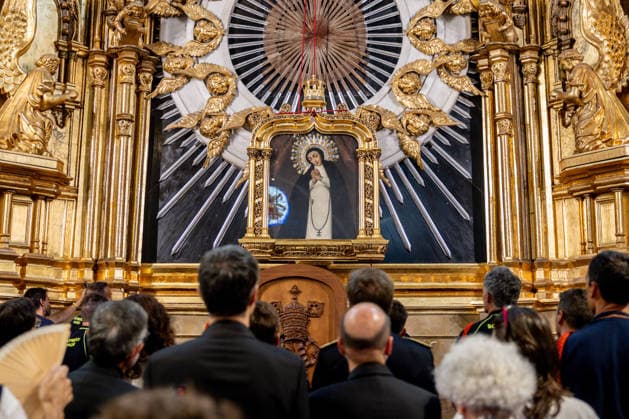 Events in Honor of the Virgin of La Paloma in Madrid: Several people during Mass at the Church of the Virgin of La Paloma, on August 15, 2026, in Madrid, Spain. The Fiestas de la Paloma, or Verbena de la Paloma, is a summer celebration in honor of the Virgin of La Paloma, originally held in the historic Calatrava neighborhood, near Toledo Street and Cebada Square, in the central district of Madrid. The Virgin of La Paloma is considered the popular patron saint of the capital. AUGUST 15, 2026 PALOMA VIRGIN OF LA PALOMA MASS OFFERING FIREFIGHTERS UNVEILING OF THE PAINTING Madrid Madrid Spain  Copyright: xRicardoxRubiox 7715405