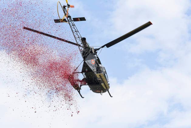 80th Independence Day Celebrations in Jammu and Kashmir s Srinagar Srinagar, Aug 15 (ANI): An Indian Air Force helicopter showers flower petals during the 80th Independence Day celebrations at Bakshi Stadium, in Srinagar on Saturday. Srinagar Jammu and Kashmir India Copyright: xANIx ANI_20260815346