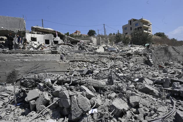Israeli warplanes carried out airstrikes on towns in southern Lebanon despite the ceasefire NABATIEH GOVERNORATE, LEBANON - AUGUST 15: A general view of widespread destruction and piles of rubble following an Israeli airstrike on the town of Ansar in the Nabatieh Governorate, southern Lebanon, on August 15, 2026. At least seven people were killed and three others injured when an early morning air raid targeted a residential area, leaving severe structural damage across the neighborhood. Houssam Shbaro Anadolu Nabatieh Lebanon. Editorial use only. Please get in touch for any other usage.  Copyright: x2026xAnadoluxHoussamxShbarox