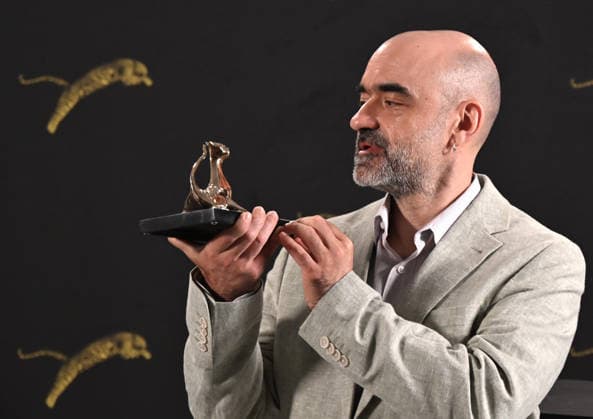 Entertainment Bilder des Tages IPA87502305 - Locarno, Switzerland Locarno Film Festival 2026 NU E LOCUL TAU AICI (YOU DON T BELONG HERE) by Florin Serban, director of the 2026 Pardo d Oro-winning film awards and winners In the photo: Florin Serban, director of the 2026 Pardo d Oro-winning film  Copyright: xNickxZonnaxxcopyrightx x xNickxZonnax 87502305