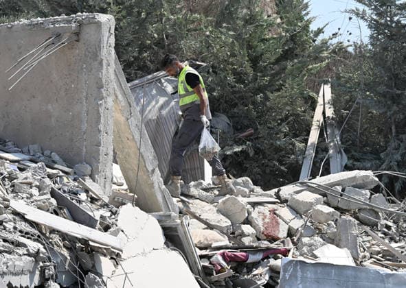 Israeli warplanes carried out airstrikes on towns in southern Lebanon despite the ceasefire NABATIEH GOVERNORATE, LEBANON - AUGUST 15: A general view of widespread destruction and piles of rubble following an Israeli airstrike on the town of Ansar in the Nabatieh Governorate, southern Lebanon, on August 15, 2026. At least seven people were killed and three others injured when an early morning air raid targeted a residential area, leaving severe structural damage across the neighborhood. Houssam Shbaro Anadolu Nabatieh Lebanon. Editorial use only. Please get in touch for any other usage.  Copyright: x2026xAnadoluxHoussamxShbarox