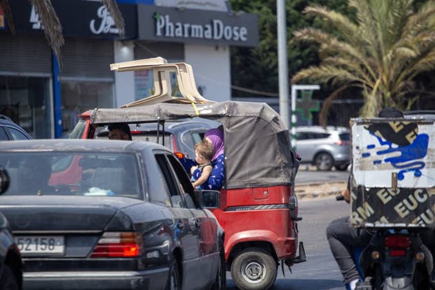 Lebanese families flee north as Israeli strikes persist despite ceasefire SIDON, LEBANON - AUGUST 15: Traffic backs up along roads in Sidon, southern Lebanon, on August 15, 2026, as families flee their homes in vehicles following continued Israeli military strikes despite a ceasefire agreement. Displaced residents packed personal belongings into cars and trucks, creating major gridlock through the port city as they sought safety in regions further north. Mohammad Abushama Anadolu Sidon Lebanon. Editorial use only. Please get in touch for any other usage.  Copyright: x2026xAnadoluxMohammadxAbushamax