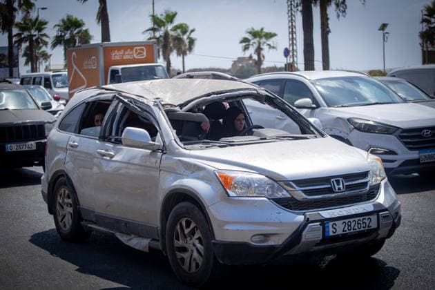 Lebanese families flee north as Israeli strikes persist despite ceasefire SIDON, LEBANON - AUGUST 15: Traffic backs up along roads in Sidon, southern Lebanon, on August 15, 2026, as families flee their homes in vehicles following continued Israeli military strikes despite a ceasefire agreement. Displaced residents packed personal belongings into cars and trucks, creating major gridlock through the port city as they sought safety in regions further north. Mohammad Abushama Anadolu Sidon Lebanon. Editorial use only. Please get in touch for any other usage.  Copyright: x2026xAnadoluxMohammadxAbushamax