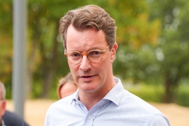 NRW Ministepraesident besucht Waldbrandgebiet in Huertenwald NRW Ministerpraesident Hendrik Wuest im Portrait beim Statement im Nachgang seines Besuches bei den Einsatzkraeften im Waldbrandgebiet, Huertgenwald, Statement;Portrait;, 15.08.2026 Huertgenwald NRW Deutschland *** NRW Minister-President Visits Wildfire Area in Huertenwald: A portrait of NRW Minister-President Hendrik Wuest as he makes a statement following his visit to emergency responders in the wildfire area in Huertenwald; Statement Portrait, August 15, 2026, Huertenwald, NRW, Germany