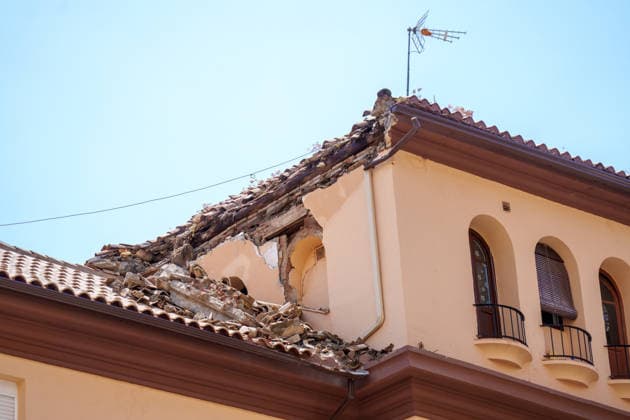 A magnitude 5 earthquake strikes Granada Impact of the magnitude 5 earthquake on buildings and homes in the city of Granada August 15, 2026, in Granada, Andalusia, Spain A magnitude 5 earthquake with its epicenter in the town of Alhendín shook the city of Granada and its metropolitan area early Saturday morning, causing no personal injuries but resulting in extensive property damage. The quake has forced the Regional Government of Andalusia to activate the emergency phase in response to the seismic risk. AUGUST 15, 2026 Francisco J. Granada, Andalusia, Spain Granada, Andalusia, Spain Spain  Copyright: xFranciscoxJ.xOlmox 7715426