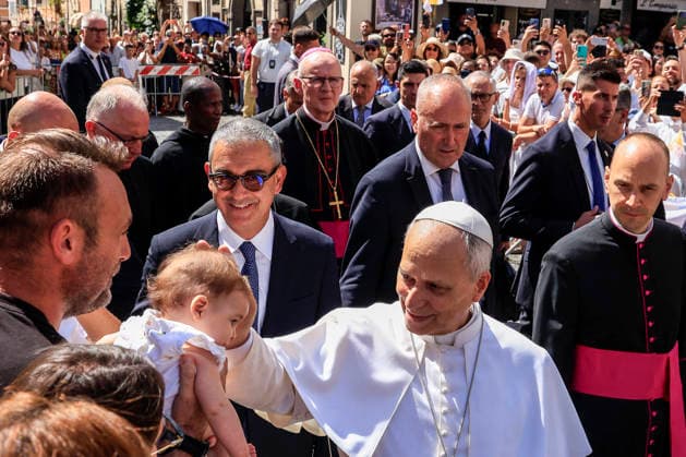 Pope Leo XIV Celebrates Feast of the Assumption Mass - Castel Gandolfo Pope Leo XIV celebrates Mass for the Feast of the Assumption in the church of Castel Gandolfo in Rome, Italy on August 15, 2025. Photo by Stefano Carofei Fotogramma IPA ABACAPRESS.COM Roma ITALY Italy  Copyright: xFotogramma IPA ABACAx