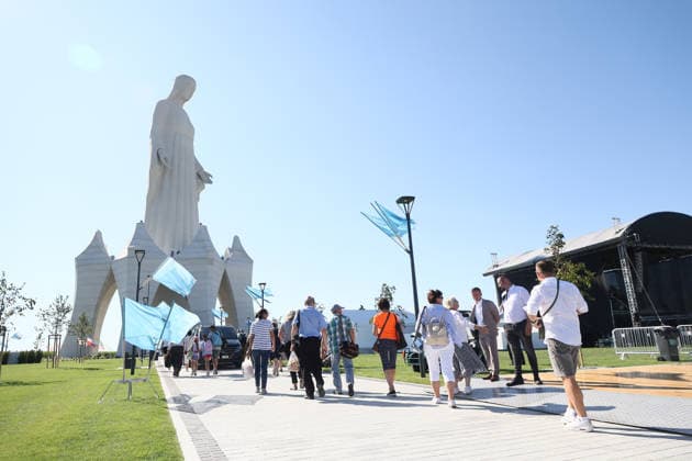 Highest Virgin Mary statue in Europe unveiled Photo: Adam Burakowski East News Ceremony of the unveiling and consecration of the Monument to Our Lady of Mercy on August 15, 2026 in the village of Konotopie near Torun in north-central Poland. The monument, whose height reaches 55,6 metres, was privately financed by the Polish entrepreneur and stock market investor Roman Karkosik. This is the highest Virgin Mary statue in Europe and second highest in the world. EN_01682639_0090 