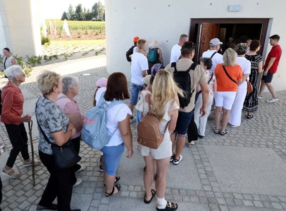 Highest Virgin Mary statue in Europe unveiled Photo: Adam Burakowski East News Ceremony of the unveiling and consecration of the Monument to Our Lady of Mercy on August 15, 2026 in the village of Konotopie near Torun in north-central Poland. The monument, whose height reaches 55,6 metres, was privately financed by the Polish entrepreneur and stock market investor Roman Karkosik. This is the highest Virgin Mary statue in Europe and second highest in the world. Pictured: people queue to visit the viewing terrace at the statue. EN_01682639_0116 
