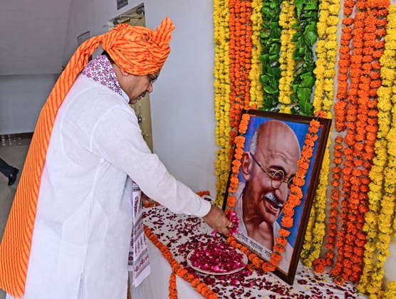 RECORD DATE NOT STATED Rajasthan CM Bhajanlal Sharma Pays Floral Tribute to Mahatma Gandhi on Independence Day in Bikaner Bikaner, Aug 15 (ANI): Rajasthan Chief Minister Bhajanlal Sharma pays floral tribute to Mahatma Gandhi after hoisting the national flag at Swami Keshwanand Rajasthan Agricultural University on the occasion of India s 80th Independence Day, in Bikaner on Saturday. (@BhajanlalBjp X ANI Photo) Bikaner Rajasthan India Copyright: xANIx ANI_20260815505