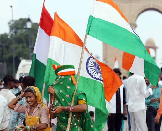RECORD DATE NOT STATED People gather at Kartavya Path to celebrate 80th Independence Day New Delhi, Aug 15 (ANI): Women hold huge flags of Tiranga at Kartavya Path to celebrate 80th Independence Day, in New Delhi on Saturday. New Delhi Delhi India Copyright: xANIx ANI_20260815511