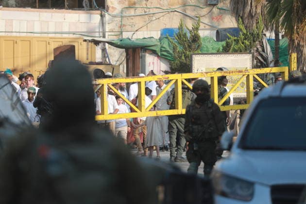 Israeli Soldiers Deploy in Hebron Old City as Settlers Tour Area Israeli soldiers deploy in the Old City of Hebron in the West Bank, on August 15, 2026, as Israeli settlers tour the area under their protection after forces closed roads and alleys, restricting the movement of Palestinian residents. Photo by Mamoun Wazwaz apaimages Hebron West Bank Palestinian Territory 150826_Hebron_MW_00(9) Copyright: xapaimagesxMamounxWazwazx xapaimagesx