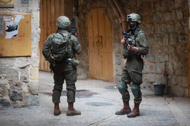 Israeli Soldiers Deploy in Hebron Old City as Settlers Tour Area Israeli soldiers deploy in the Old City of Hebron in the West Bank, on August 15, 2026, as Israeli settlers tour the area under their protection after forces closed roads and alleys, restricting the movement of Palestinian residents. Photo by Mamoun Wazwaz apaimages Hebron West Bank Palestinian Territory 150826_Hebron_MW_00(22) Copyright: xapaimagesxMamounxWazwazx xapaimagesx