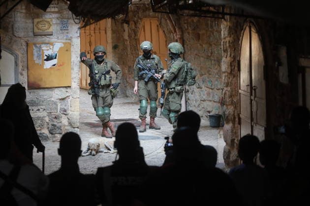 Israeli Soldiers Deploy in Hebron Old City as Settlers Tour Area Israeli soldiers deploy in the Old City of Hebron in the West Bank, on August 15, 2026, as Israeli settlers tour the area under their protection after forces closed roads and alleys, restricting the movement of Palestinian residents. Photo by Mamoun Wazwaz apaimages Hebron West Bank Palestinian Territory 150826_Hebron_MW_00(24) Copyright: xapaimagesxMamounxWazwazx xapaimagesx