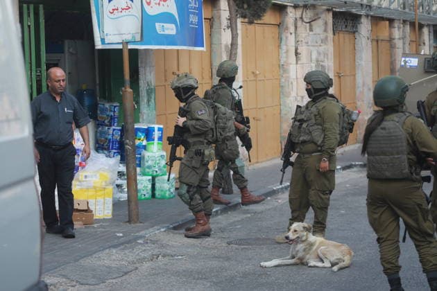 Israeli Soldiers Deploy in Hebron Old City as Settlers Tour Area Israeli soldiers deploy in the Old City of Hebron in the West Bank, on August 15, 2026, as Israeli settlers tour the area under their protection after forces closed roads and alleys, restricting the movement of Palestinian residents. Photo by Mamoun Wazwaz apaimages Hebron West Bank Palestinian Territory 150826_Hebron_MW_00(3) Copyright: xapaimagesxMamounxWazwazx xapaimagesx