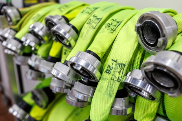 Schlaeuche der Feuerwehr in Wittenberge, 15.08.2026. Wittenberge Deutschland *** Fire hoses in Wittenberge, August 15, 2026, Wittenberge, Germany Copyright: xThomasxImox