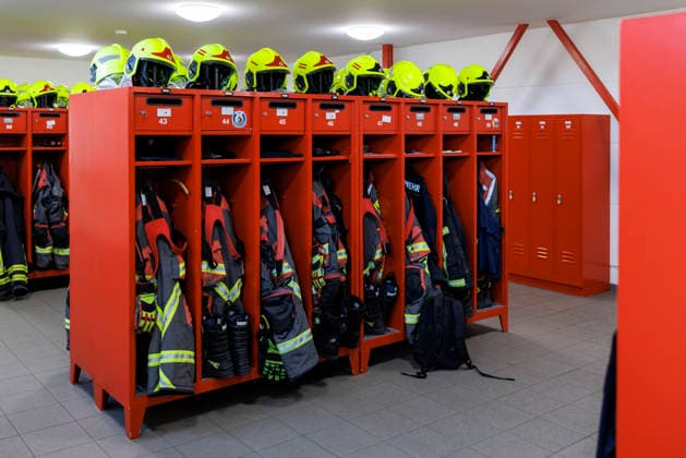 Spinde bei der Freiwilligen Feuerwehr in Wittenberge, 15.08.2026. Wittenberge Deutschland *** Lockers at the Volunteer Fire Department in Wittenberge, August 15, 2026, Wittenberge, Germany Copyright: xThomasxImox