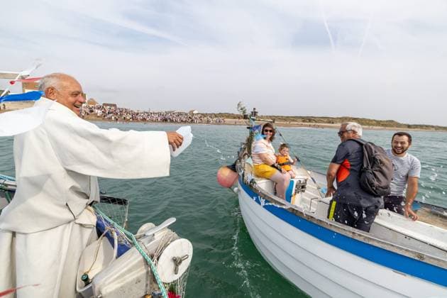 POSTER AUDRESSELLES AUGUST 15 ASSUMPTION BLESSING OF THE SEA PHOTOPQR VOIX DU NORD PASCAL BONNIERE 08 15 2026 AUDRESSELLES 08 15 2026 Mass on August 15 with a procession and blessing of the sea PHOTO BY PASCAL BONNIERE Audresselles, France, Aug. 15, 2026 Mass on August 15 (Assumption) with a procession and the blessing of the sea HAUTS-DE-FRANCE, France  Copyright: xPHOTOPQR VOIXxDUxNORD MAXPPPxPASCALxBONNIEREx 20260815VDN9668 20260815VDN9769