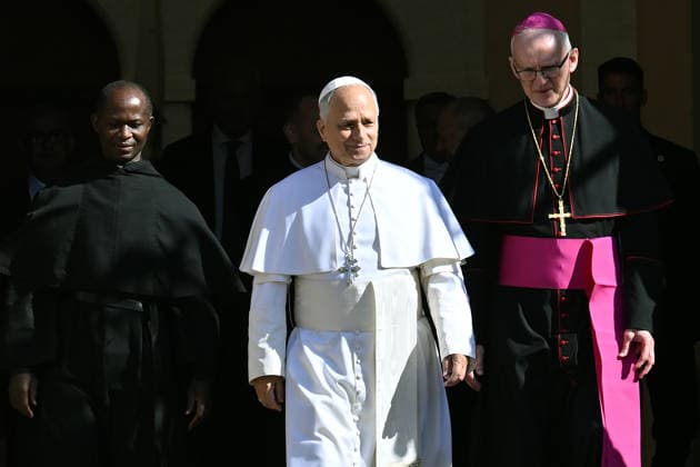 ITALY - POPE LEO XIV ARRIVES TO LEAD HOLY MASS FOR THE SOLEMNITY OF THE ASSUNTION OF THE BLESSED VIRGIN MARY IN THE PONTIFICAL PARISH OF ST THOMAS OF VILLANOVA IN THE PONTIFICAL SUMMER ESTATE OF CASTEL GANDOLGO - 2026 8 15 Italy, Castel Gandolfo , Vatican, 2026 8 15 Pope Leo XIV arrives to lead Holy Mass for the Solemnity of the Assumption of the Blessed Virgin Mary in the Parrocchia Pontificia di San Tommaso da Villanova (Pontifical Parish of St. Thomas of Villanova) in the pontifical summer estate of Castel Gandolfo, near Rome, Italy EDITORIAL USE ONLY - NO BOOKS Copyright: xALESSIAxGIULIANIx