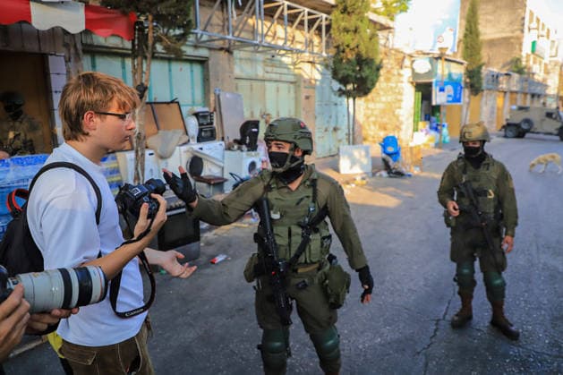 Israeli settlers raid historic Old City of Hebron in West Bank under military escort HEBRON, WEST BANK, PALESTINE - AUGUST 15: Israeli military personnel restrict the movement of local Palestinians during a raid by Israeli settlers in the Old City of Hebron, located in the southern West Bank, Palestine on August 15, 2026. Escorted by armed Israeli forces, the settlers entered the historic district while soldiers blocked key entry and exit points, severely limiting the daily mobility and access of Palestinian residents living in the area. Amer Shallodi Anadolu Hebron West Bank. Editorial use only. Please get in touch for any other usage.  Copyright: x2026xAnadoluxAmerxShallodix