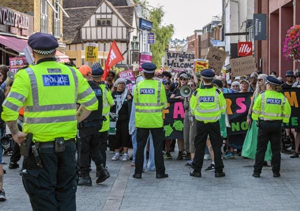 Anti-immigration demonstrators and Stand Up to Racism counter-protesters rally in Maidstone MAIDSTONE, UNITED KINGDOM - AUGUST 15: Activists from Stand Up to Racism assemble outside County Hall in Maidstone, Kent, United Kingdom, on August 15, 2026, to counter-protest against the far-right Kent Nationalist Movement as they gathered before marching through the town center. While the far-right group voiced opposition to government border policies, asylum seeker housing programs, and mass migration, Stand Up to Racism demonstrators chanted slogans and displayed placards to denounce far-right activity and express solidarity with refugees, with police officers maintaining a presence to keep the opposing groups separated. Stuart Brock Anadolu M  Copyright: x2026xAnadoluxStuartxBrockx